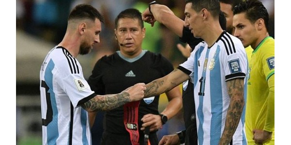 La camiseta número 11 de Ángel Di María representa alas de ángel